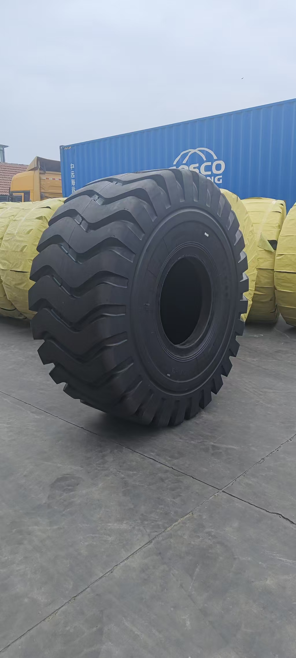 29.5-25 E3 mining tyre available for dump truck applications